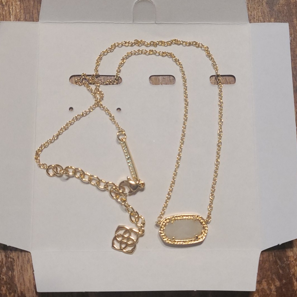 Kendra Scott necklace